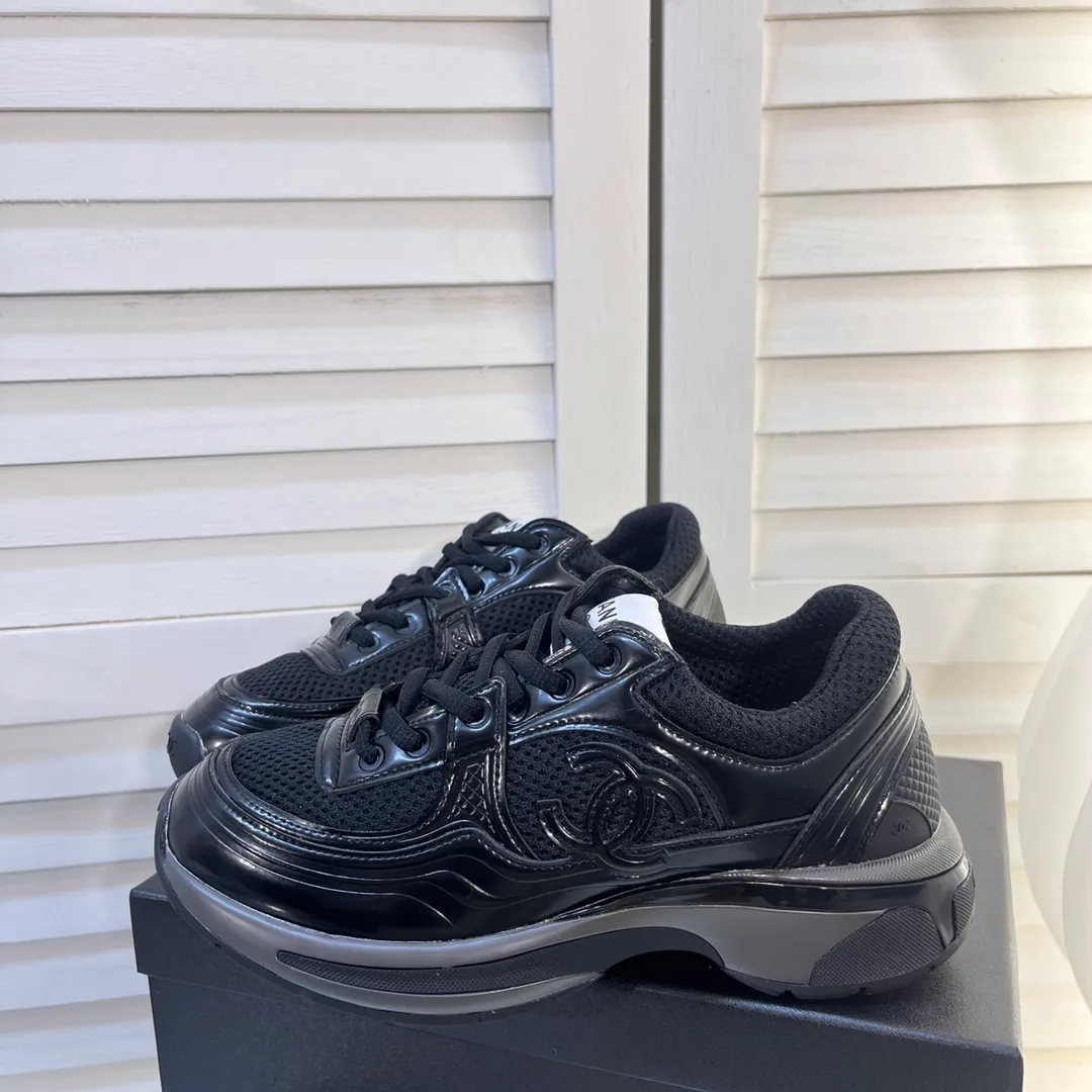👟👟Ex-factory price 640👟👟 Latest 5 colors! Super pretty! 2023 super popular Chanel Chanel 23C King of Horns series casual sports shoes, incomparably beautiful and easy to wear, absolute fairy style, very light, super soft inside, super comfortable, breathable upper design, high-end color matching, versatile, must-have model of the year, upper: cowhide and cloth stitching, original craftsmanship, lining: breathable mesh, original foam combination outsole, size: 35-45
